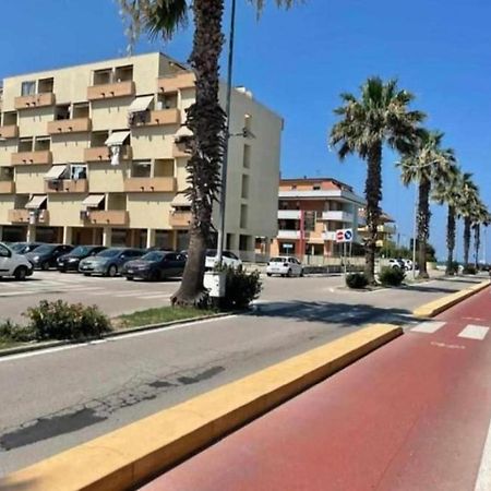 Ad Un Passo Dal Mare Apartamento Porto SantʼElpidio Exterior foto