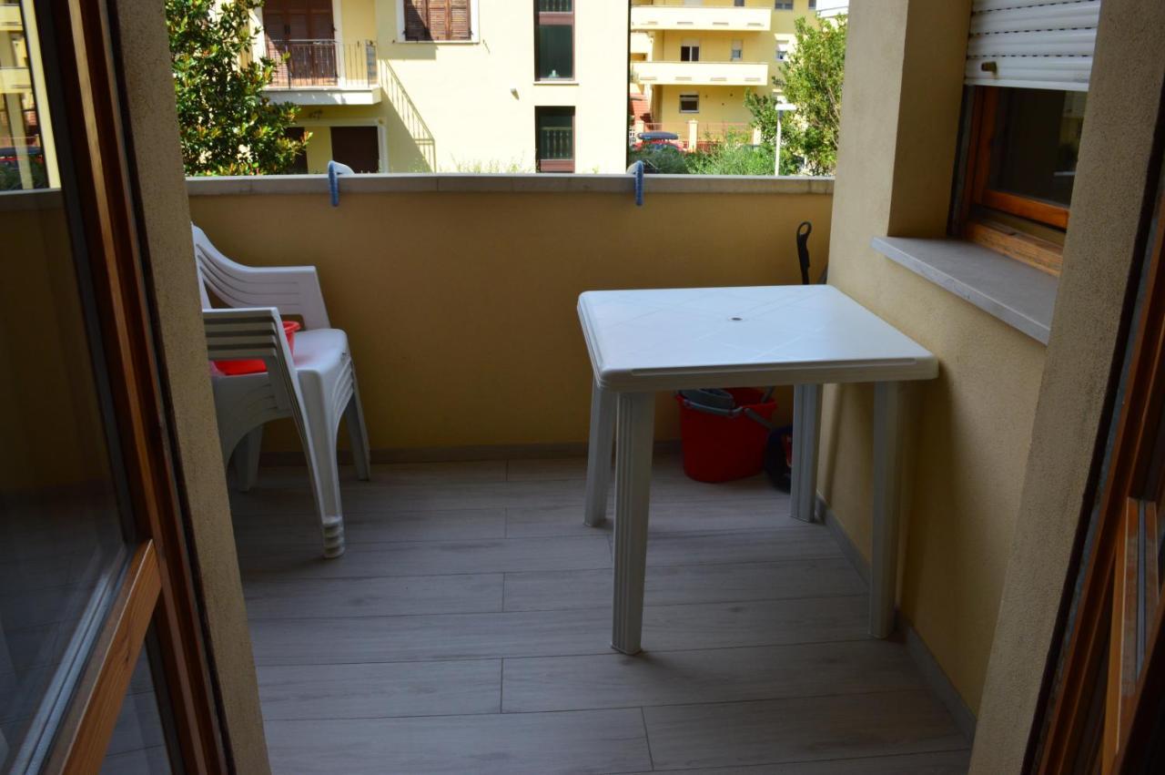 Ad Un Passo Dal Mare Apartamento Porto SantʼElpidio Exterior foto