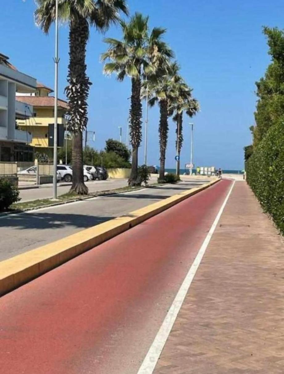 Ad Un Passo Dal Mare Apartamento Porto SantʼElpidio Exterior foto